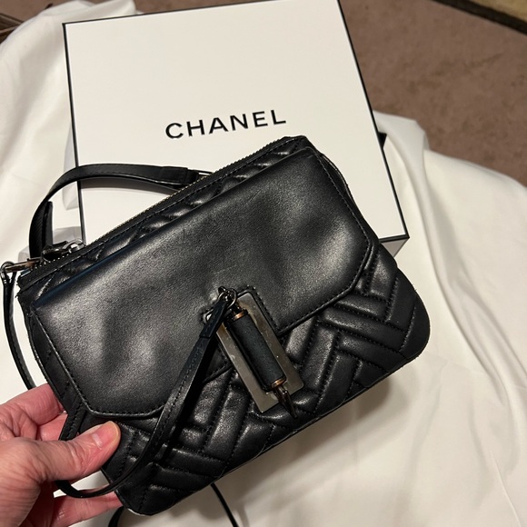 !!!SOLD. Mackage Black Chevron Quilted Lambskin purse - Picture 14 of 16